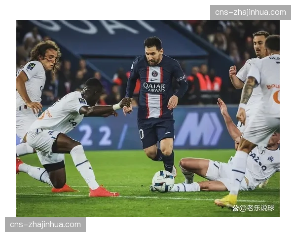 皇家社会球员在对方布置人墙时，快速将球传出并完成一次威胁射门。