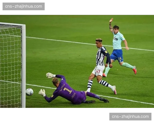 克莱蒙训练基地对外开放，媒体观察球队重点演练了小禁区内的包抄射门